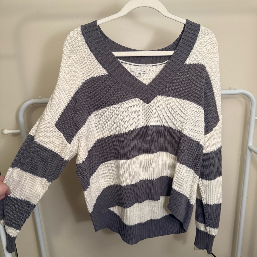 American Eagle Outfitters Gray and White V-Neck Sweater